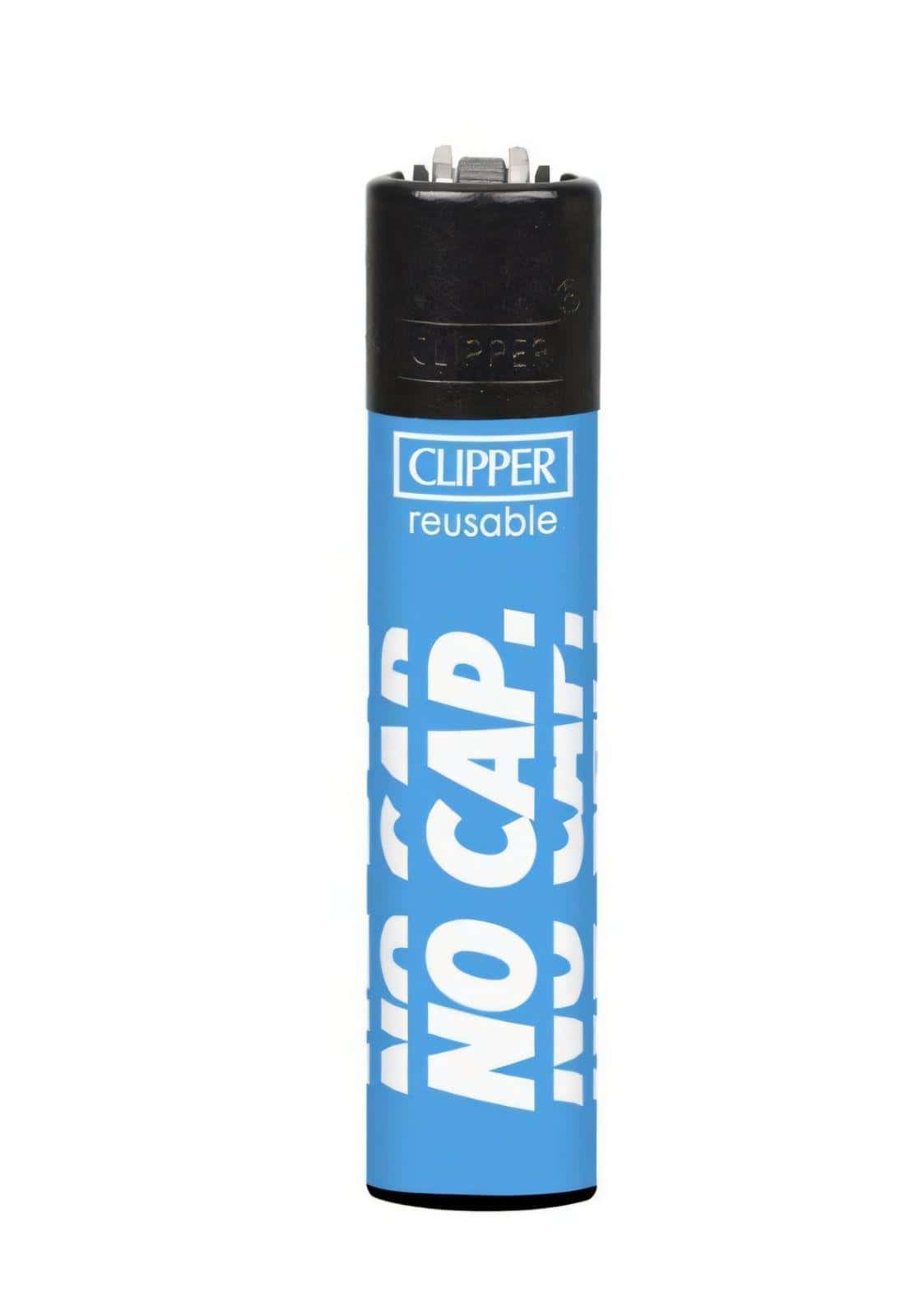 Blaues wiederbefüllbares clipper feuerzeug mit schwarzem deckel und weißem no cap text passend zu gothic kleidung und horror style